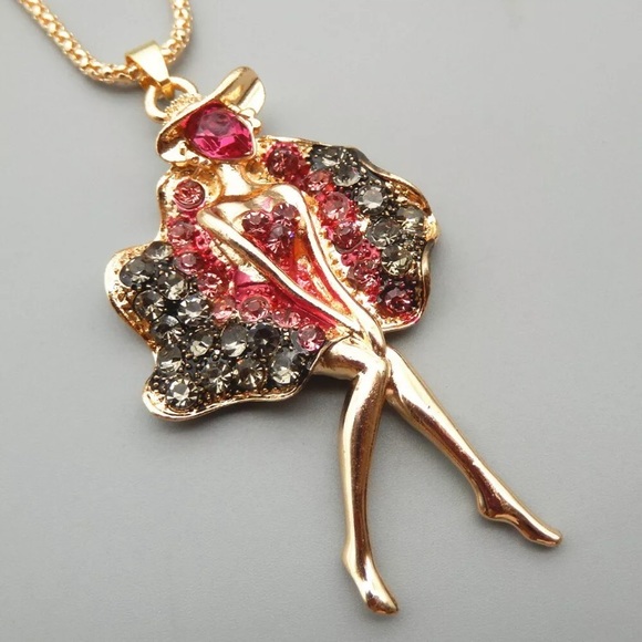 NWT MARILYN MONROE FIGURE NECKLACE - Picture 2 of 3